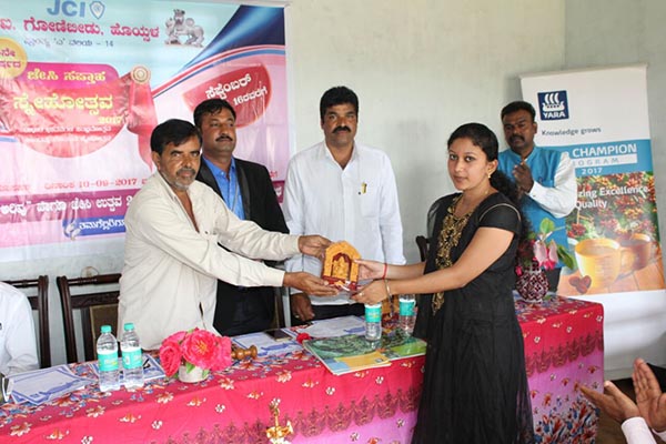 ರೈತರು ಕೃಷಿ ಮಾಹಿತಿ ಪಡೆದು ಉತ್ತಮ ಬೆಳೆ ಪಡೆಯಬೇಕು: ಎಚ್.ಕೆ.ಪೂರ್ಣೇಶ್